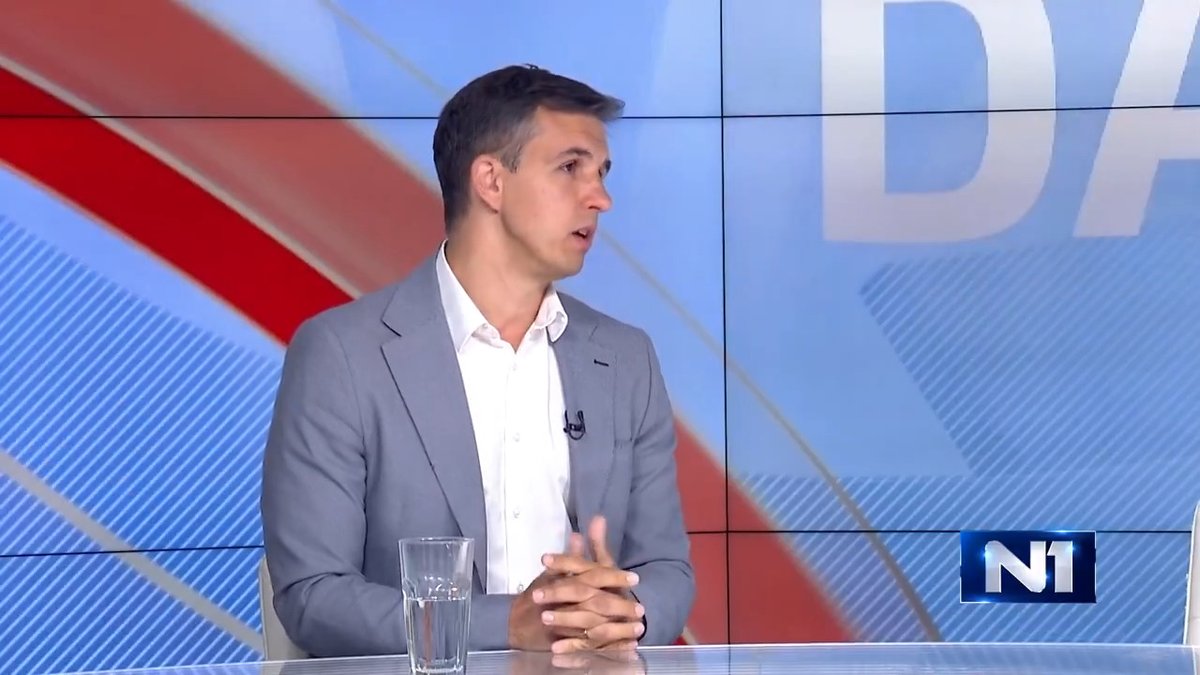 Politički konsultant Dušan Milenković izjavio je gostujući u Danu uživo kod Maja Dragić 🍓 da mu predsednik Evropskog saveta Antonio Košta deluje kao da je “izopšten iz realnosti”.