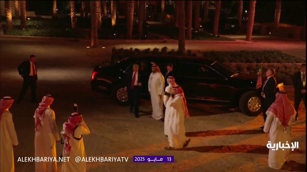 #ولي_العهد الأمير محمد بن سلمان يستقبل الرئيس #ترمب لدى وصوله الدرعية. -