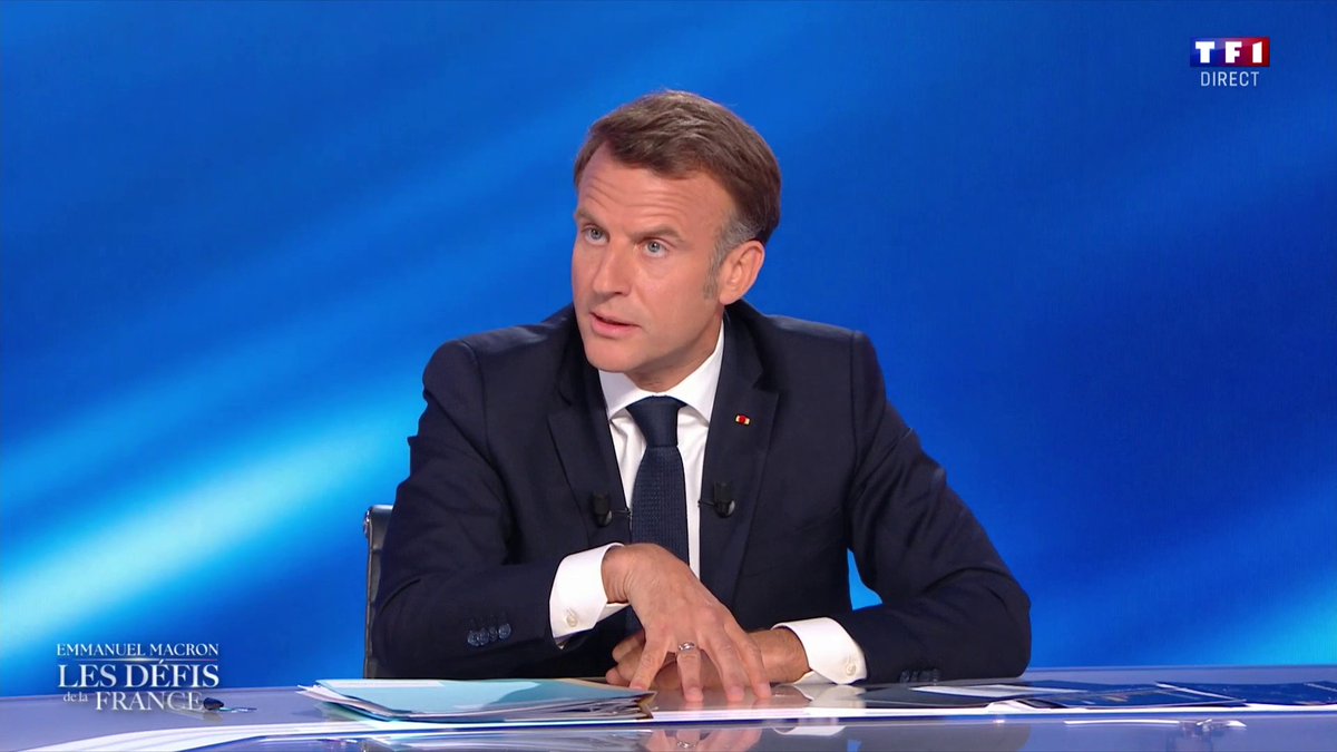 Il faut une sacrée dose de self control pour garder son calme face à quelqu'un qui ne sait pas de quoi elle parle, débite platitudes et contre-vérités, et cherche à vous couper la parole sans arrêt. Binet manque de tout, même de savoir vivre.