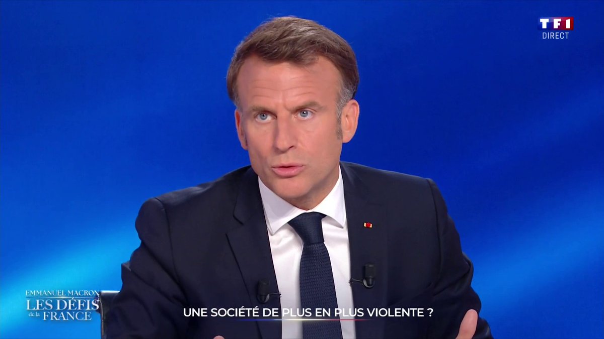 MACRON EST COMPLÈTEMENT À LA RAMASSE. 😅😅😅 #Macron20h10