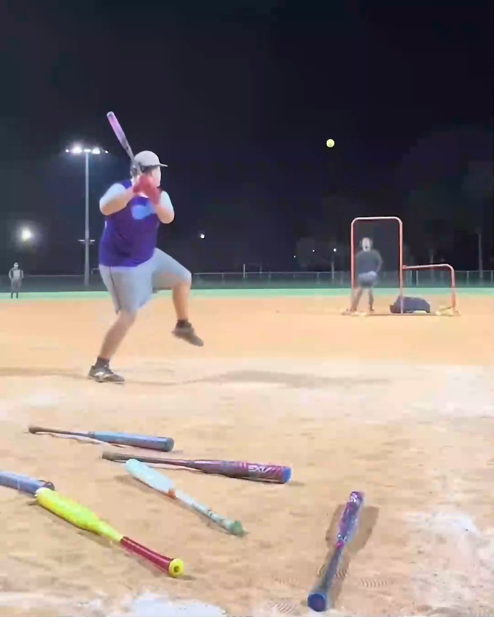 Bro is hitting consistent line drive homeruns 😳💪 (via tylerdeloach/TT)