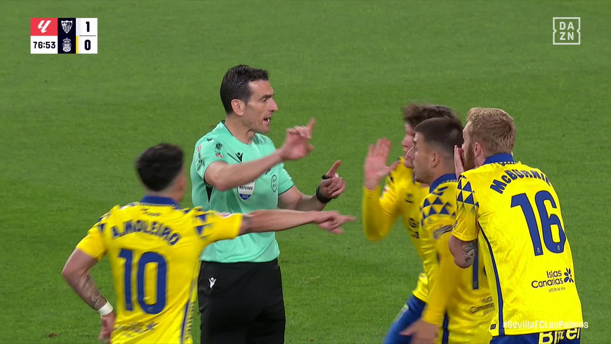 El gol anulado a la UD Las Palmas por falta de Marc Cardona sobre Nyland #LALIGAenDAZN ⚽️