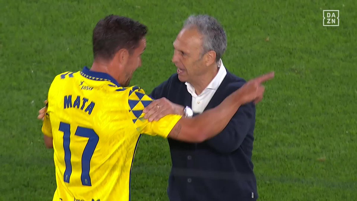 El momento entre Caparrós y Jaime Mata al acabar el partido #LALIGAenDAZN ⚽️