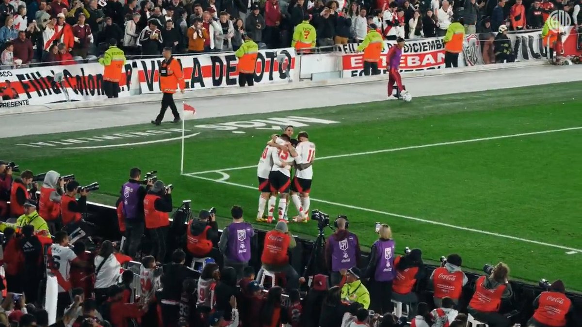 🎥 Asistencia de 𝐌𝐚𝐬𝐭𝐚𝐧 para la definición de 𝐍𝐚𝐜𝐡𝐨: el segundo gol de anoche, desde la tribuna 🏟️