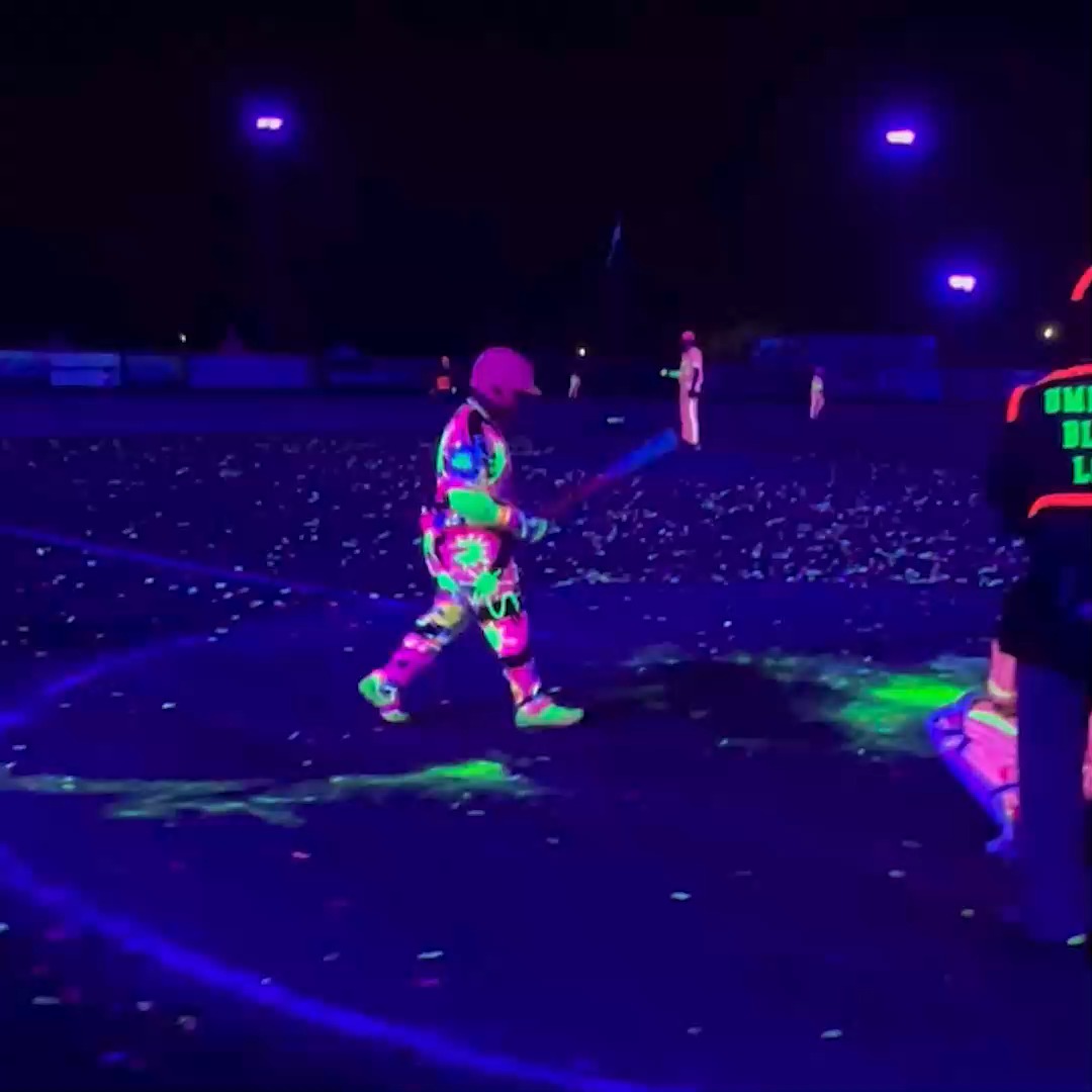 Glow-in-the-dark baseball looks like an absolute blast ⚾️🔥 (via fivepointsvidz/IG)