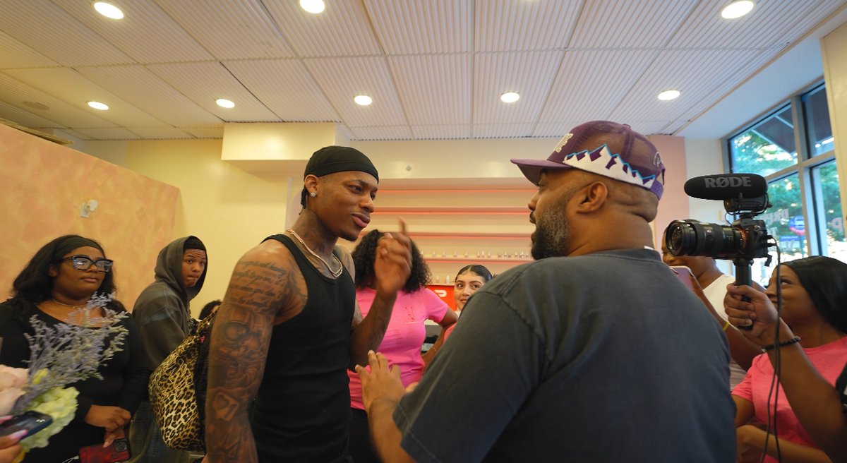 Tylil showed off while I tried to give him his Flowers !! Lmaoo the Ladies was respecting his handle Full Episode -