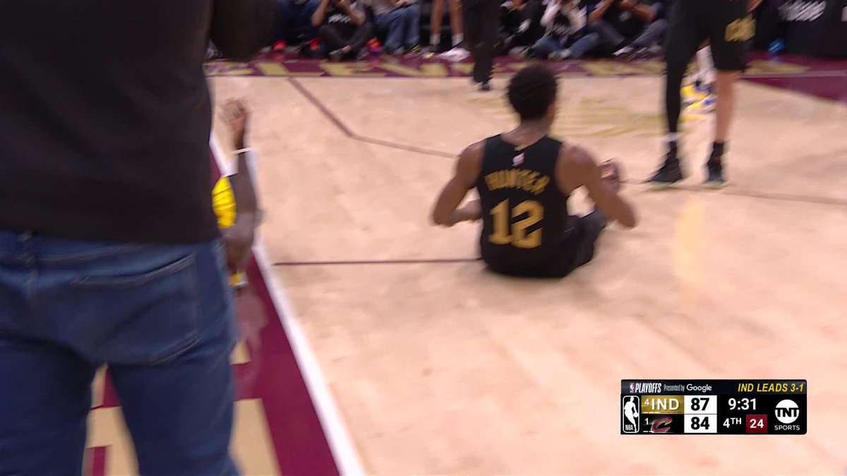 De'Andre Hunter HUGE 4-PT play opportunity 😤 CAVS NOT DONE YET 👀
