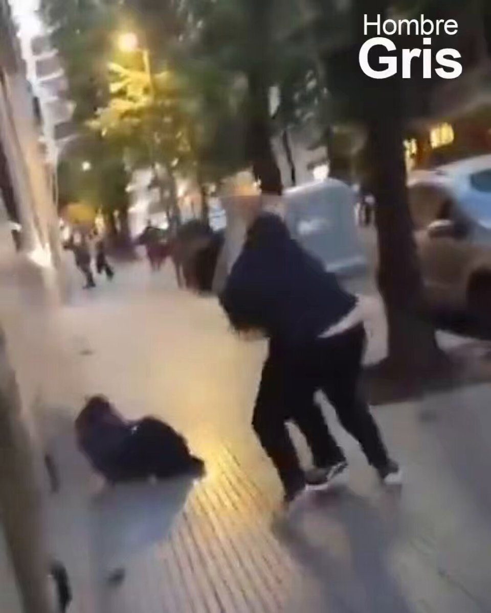 🚨URGENTE El periodista Mariano Pérez cagó a piñas en legítima defensa a un kirchnerista que lo atacó en la calle. ¿Apoyas este excelente accionar en contra de estos retorcidos? ✋🏻
