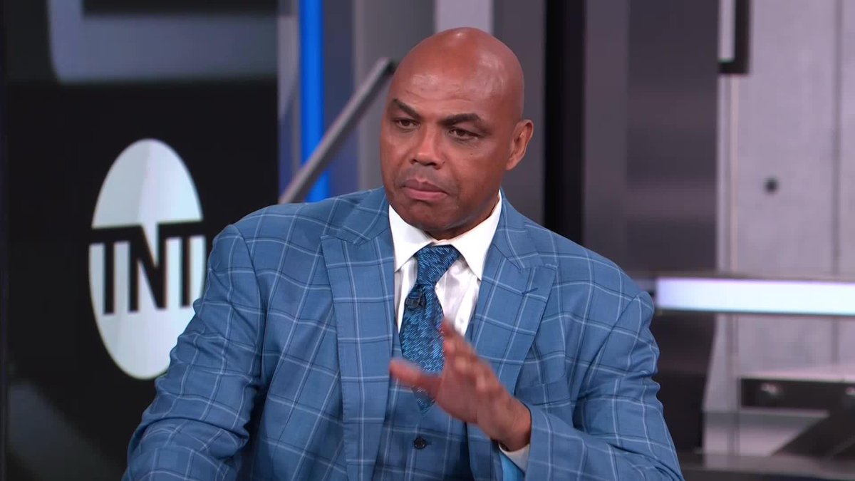 "How old does this dude think I am!?" 😂 Chuck was shook by Dwight's question 😭