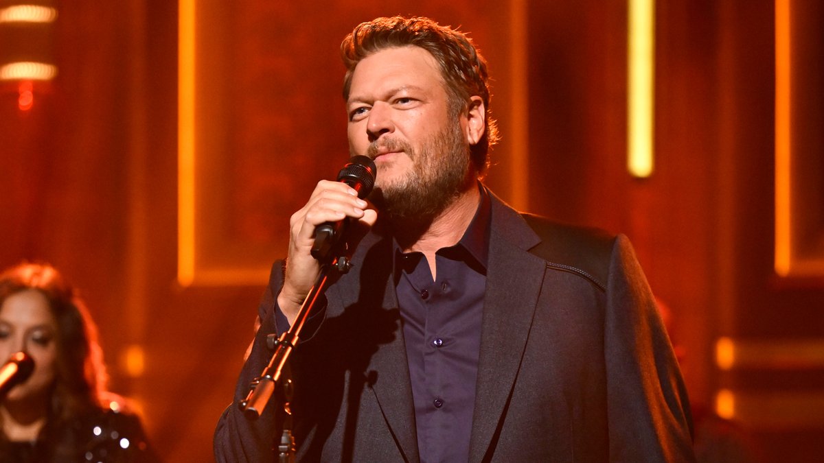 .Blake Shelton performs “Texas”! Watch the full performance ⬇️ #FallonTonight