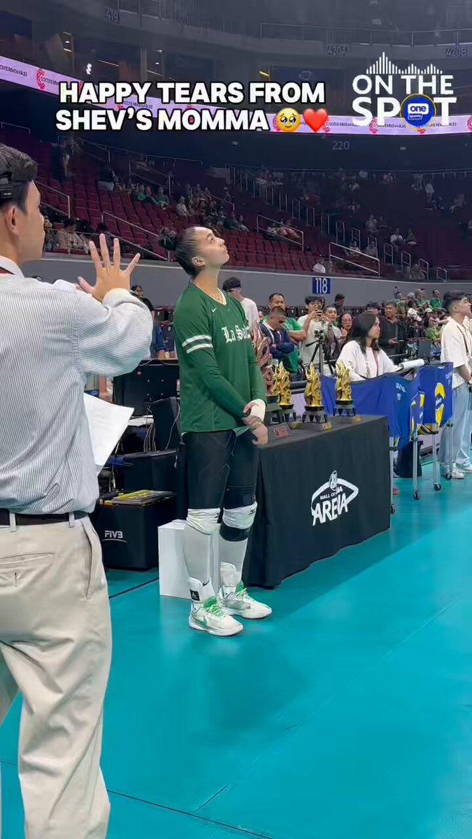 ONE PROUD MOMMA 🙌 Alva Laput was brought to tears after witnessing her daughter, Shevana, receive the Best Opposite Spiker award in Season 87. | via Maureen Muarip/One Sports #UAAPSeason87 #StrongerBetterTogether #LegendsStartHere #OneSports
