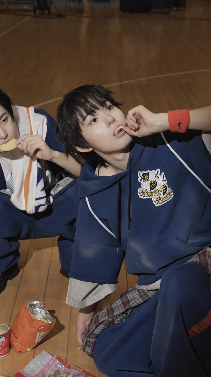 ์ฒด์ก์๊ฐ์ ๋ชฐ๋ ๊ณผ์๋จน๋ค๊ฐ FREEZE KickFlip The 2nd Mini Album "Kick Out, Flip Now!" 2025. 5. 26 6PM(KST) Release! #KickFlip #ํฅํ๋ฆฝ #๊ณํ #์๋ง๋ฃจ #์ผ์ด์ฃผ #Kyehoon #Amaru #Keiju #Kick_Out_Flip_Now