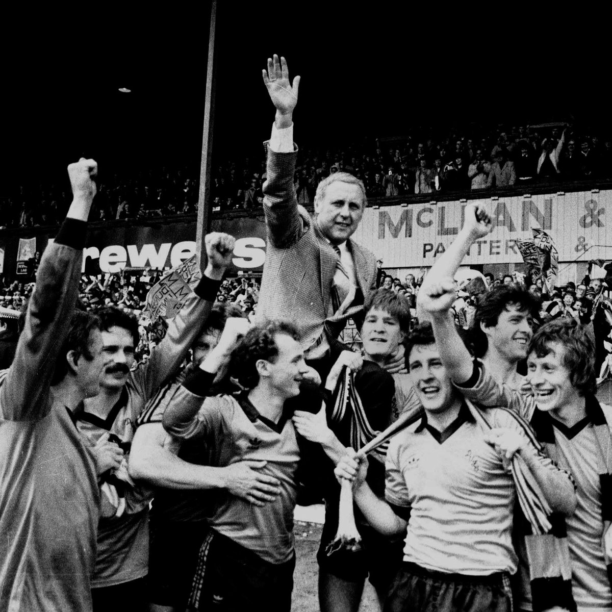 🏆 Champions of Scotland #DUFC defeat their city rivals at Dens Park to secure the Scottish Premier Division title for the first time, #OnThisDay 1983 🧡🗓️