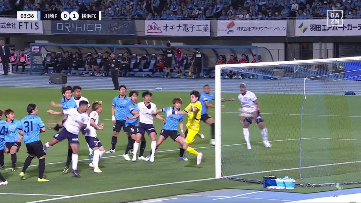 ⚪️ 先制は横浜FC ⚽️ #新保海鈴 の高精度な右CKをニアサイドで #ユーリララ が合わせる！ 18位 #横浜FC が #川崎フロンターレ とのアウェイ戦で先制。 🎥：DAZN Japan