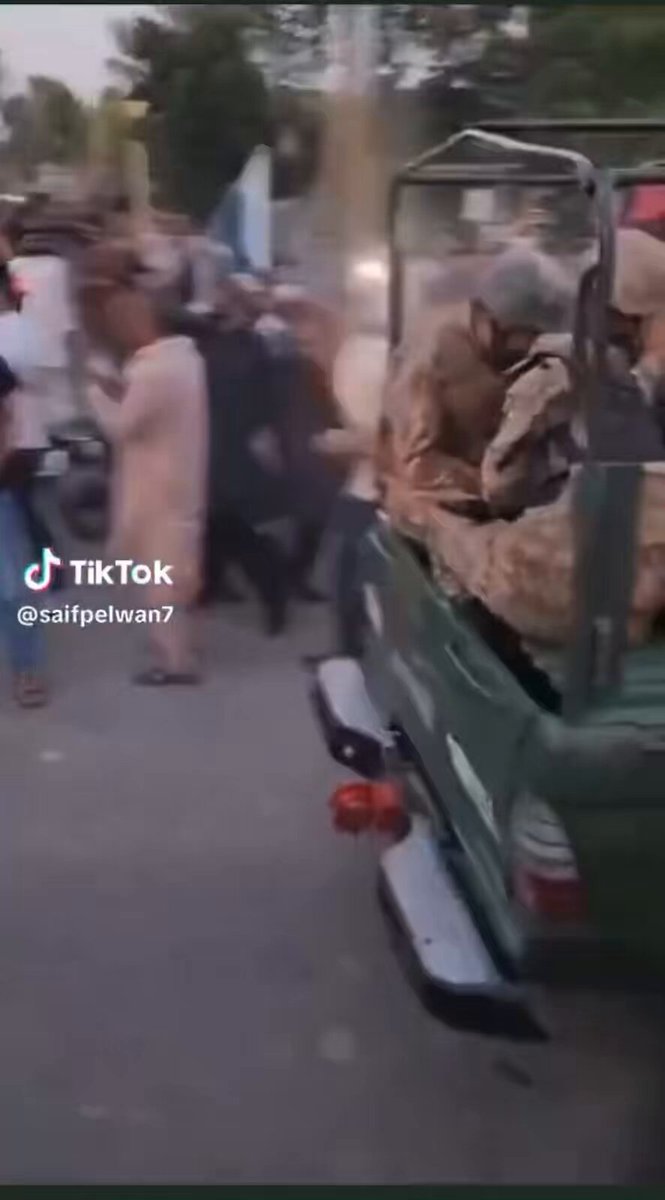 اس کلٹ پر پابندی اس لئے لازم ہے کہ اس بدترین ہجوم نے ریاست پاکستان کے ساتھ وہ سلوک کیا جو شاید انسانی تاریخ میں کسی بھی جماعت نے اپنے مادر وطن کے ساتھ نہیں کیا #BanPTIforPakistan