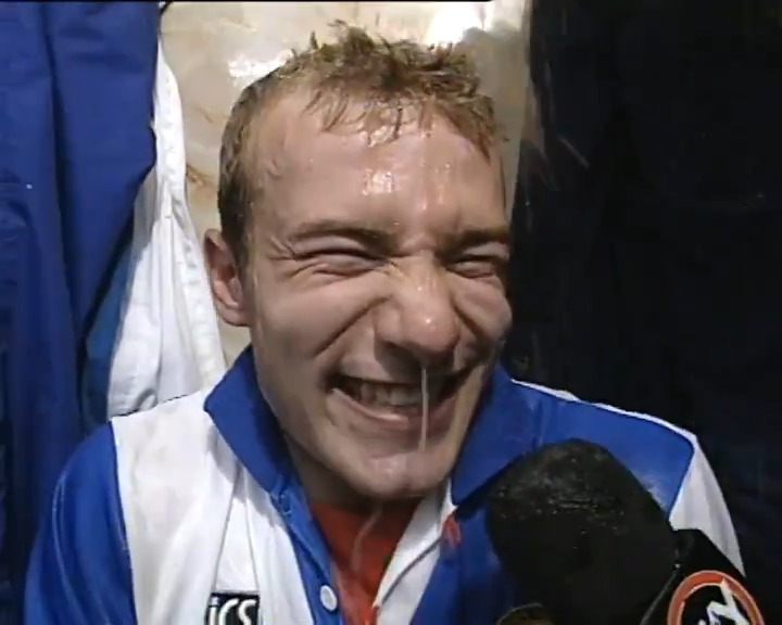 🏆 𝟗𝟒/𝟗𝟓 𝐑𝐞𝐯𝐢𝐬𝐢𝐭𝐞𝐝 🍾 Dressing room scenes! With a very soggy Alan Shearer interview 😅 #Rovers 🔵⚪️