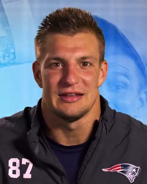 Happy birthday to the greatest paper boy of all time Rob Gronkowski 🗞️