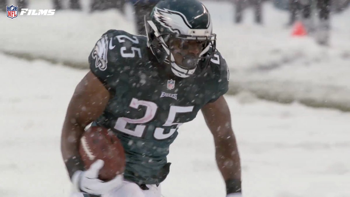 Need to experience another Lions vs Eagles snow game this year 🤞❄️ LeSean Shady Mccoy