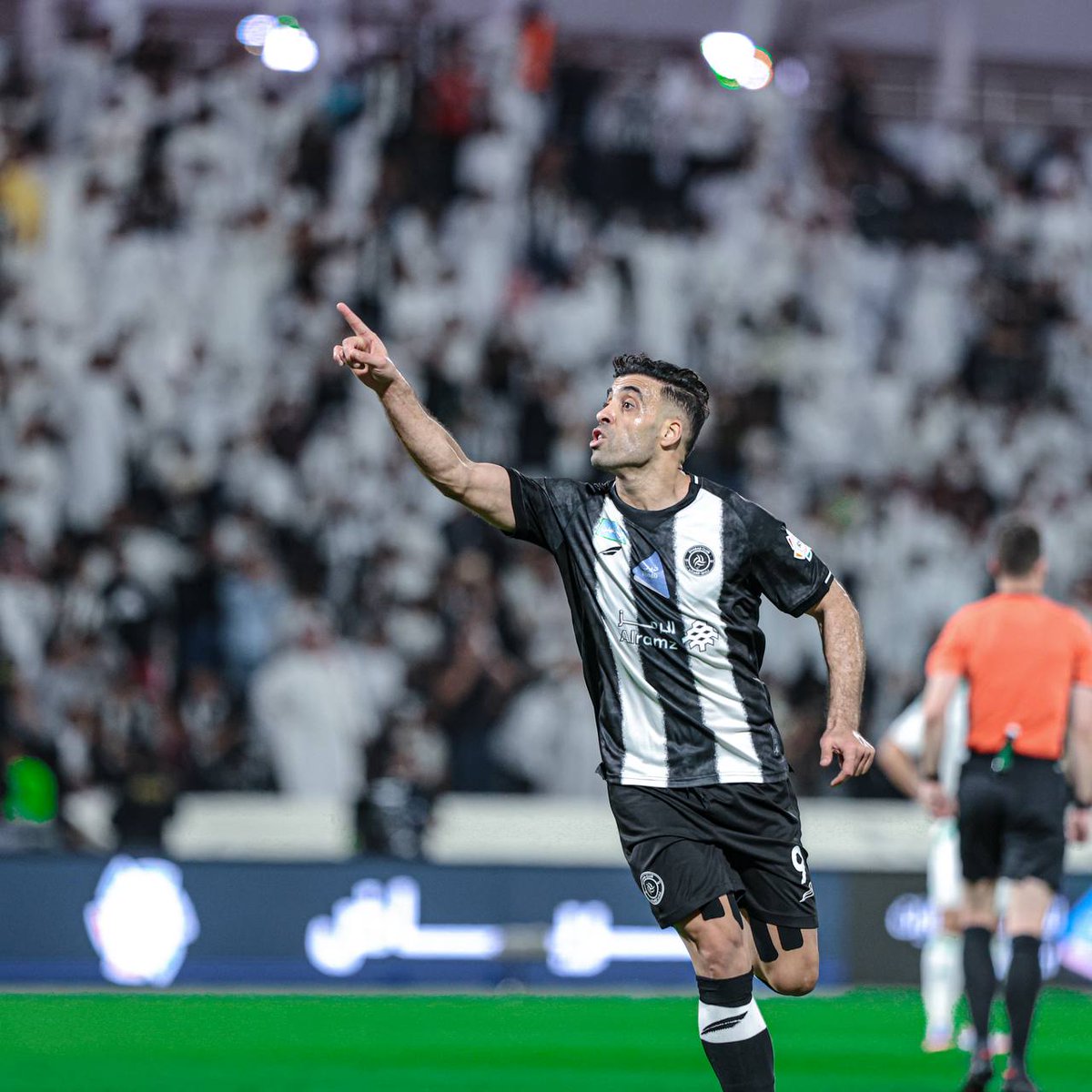 بالقدم اليمنى يسجل ✅ بالقدم اليسرى يسجل ✅ عبدالرزاق حمدالله وثنائية جديدة في #دوري_روشن_السعودي 🇲🇦⚽️⚽️ #مدينتك_ناديك