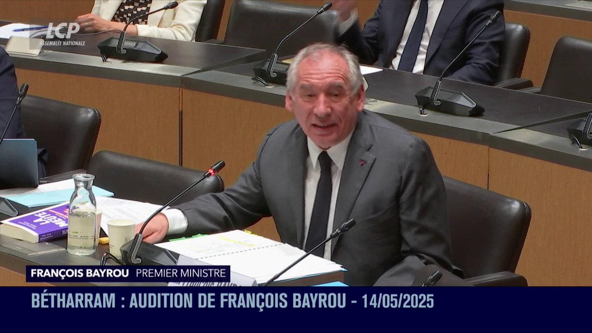"Ce que vous dites c'est n'importe quoi", répond François François Bayrou à Paul Vannier sur le geste qu'il a eu envers un enfant à Strasbourg en 2002. "Je lui ai donné une tape, pas une claque. Ce n'était pas du tout une tape violente, c'était une tape de père de famille". #DirectAN