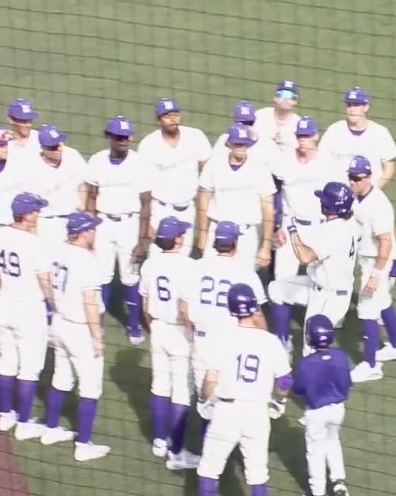 QB hits record-breaking HR off basketball arena 🤯 CF Jack Lausch, who also plays for Northwestern Football, drilled a deep blast yesterday to give Northwestern Baseball a single-season program record 6️⃣7️⃣ HRs. #B1GBaseball