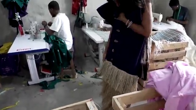 👗At Eki Kere Studio in Lagos, Nigeria, tailors craft vibrant, raffia-infused dresses that celebrate African culture and sustainability