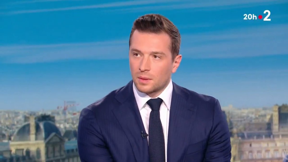 Si demain nous arrivons à la tête du pays, nous déclencherons un référendum sur l'immigration : nous soumettrons aux Français toutes les mesures qui sont nécessaires pour reprendre le contrôle, et notamment le fait de réserver les aides sociales à nos compatriotes.