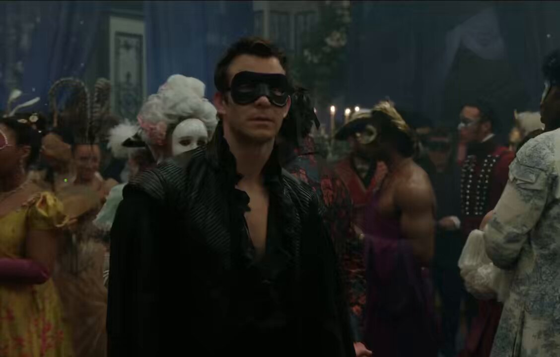 Ele parando imediatamente quando a vê e olhando hipnotizado enquanto ela olha admirada para o ambiente. O jogo de câmera aproximando os dois, eu me senti dentro da cena. Meu estômago revirou. ISSO SIM É ROMANCE, ISSO É MAGIA! Que casal gigante é benophie