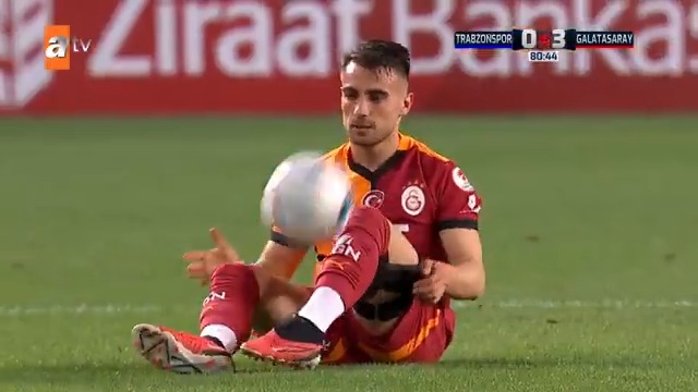 Yunus Akgün yerde şov yapıyor.