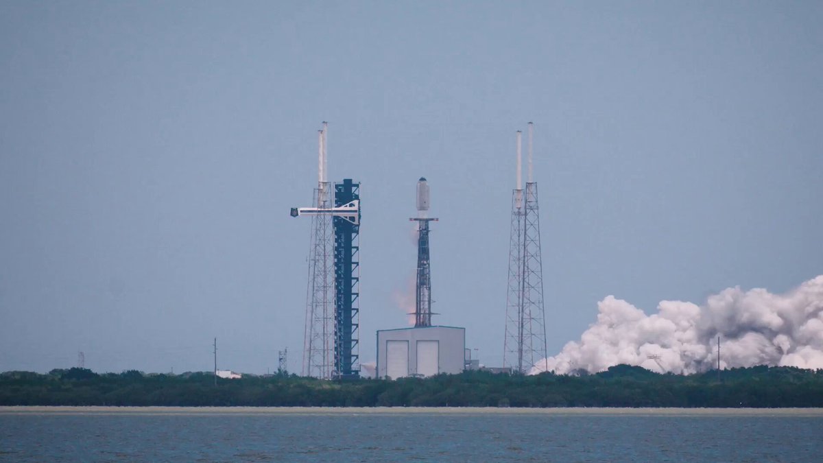 🇺🇸 FALCON 9 LAUNCHES 28 STARLINK SATELLITES FROM FLORIDA Another batch, another boost. SpaceX keeps the internet-in-the-sky dream alive with 28 more Starlink satellites riding a Falcon 9 into orbit. Source: SpaceX