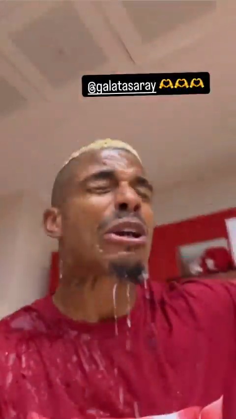 Galatasaray soyunma odası 😅