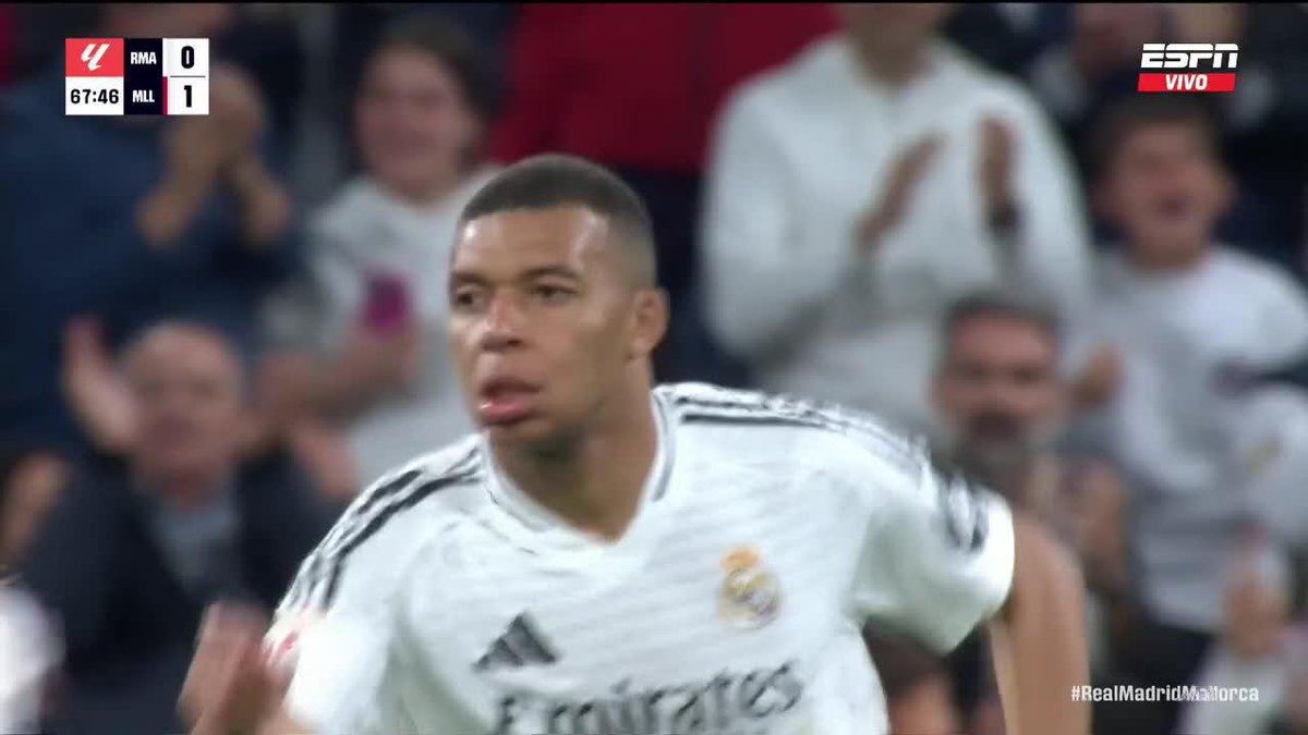 "Mbappé" Porque convirtió este gol para el empate parcial del Real Madrid por 1-1 ante el Mallorca por LaLiga. El único que siempre aparece, no para de coger la tortuga pijuda hija de re mil puta.