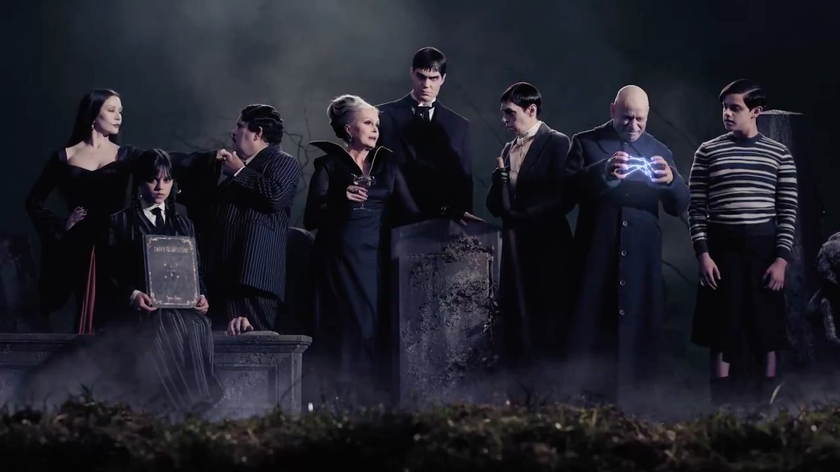 First look at the Addams family in #Wednesday: Season 2.
