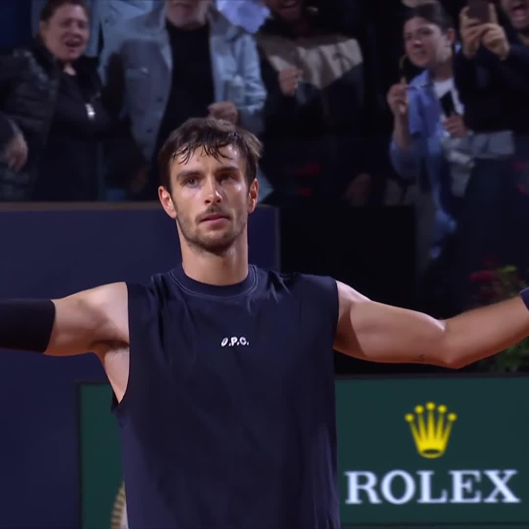 No place like Rome 🇮🇹 Lorenzo Musetti reaches his 3rd consecutive Masters 1000 semi-final, defeating 2nd seed Zverev #IBI25