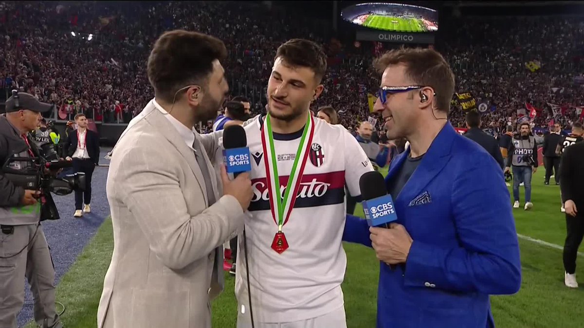 .Bologna FC 1909's Riccardo Orsolini joins Marco Messina and Alessandro Del Piero after lifting his first trophy ❤️🏆