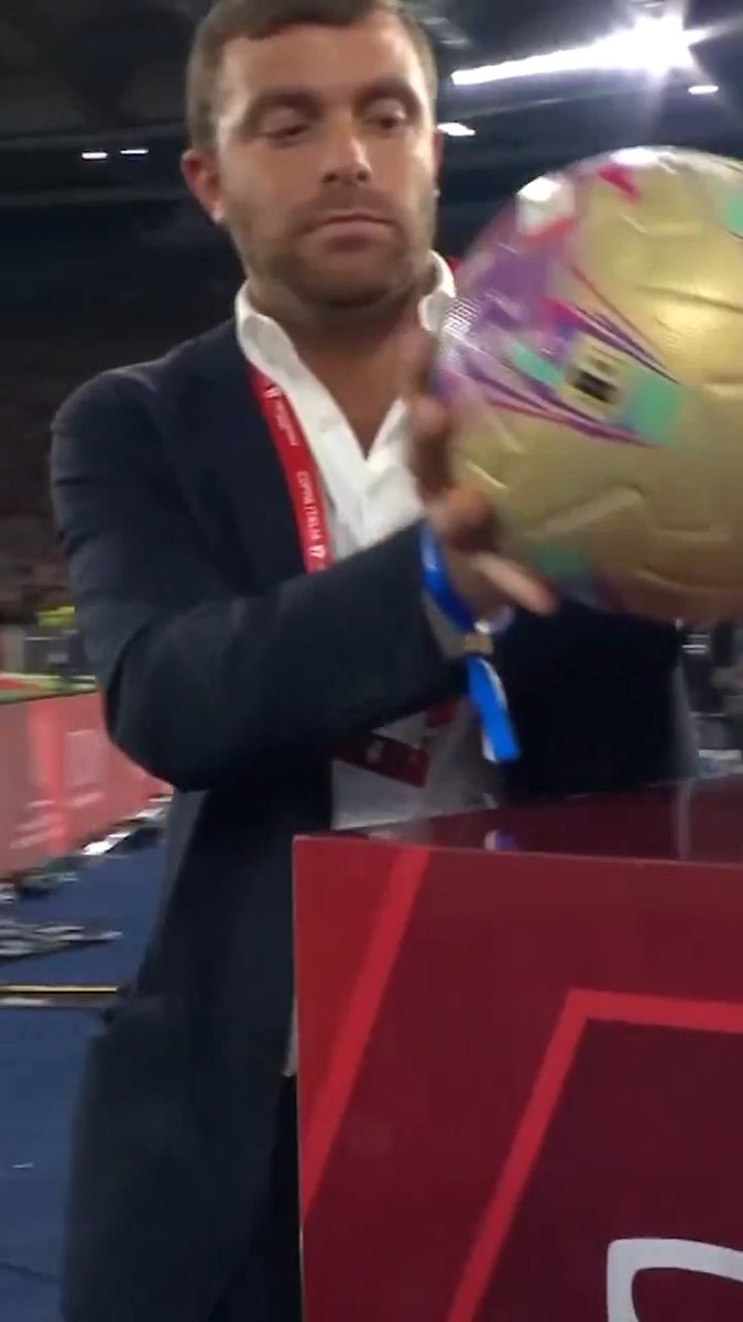 🚨 ¡HERE WE GO! Fabrizio Romano con el balón del gol de la final de la #CoppaItalia 🇮🇹🏆