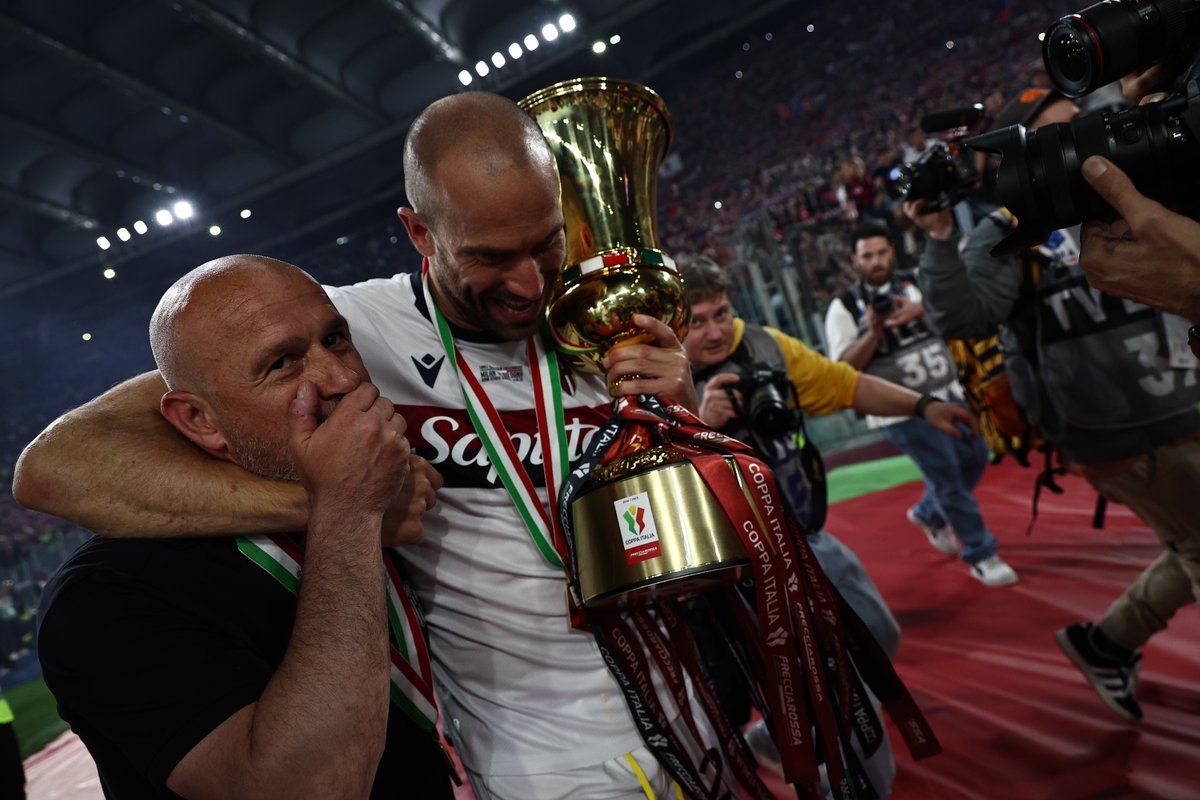 HISTORY MAKERS 🏆🇮🇹 #MilanBologna #CoppaItaliaFrecciarossa #WeAreOne