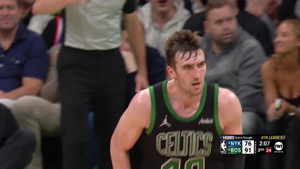 6TH BLOCK OF THE NIGHT FOR LUKE KORNET 🚫 And the dunk on the other end!