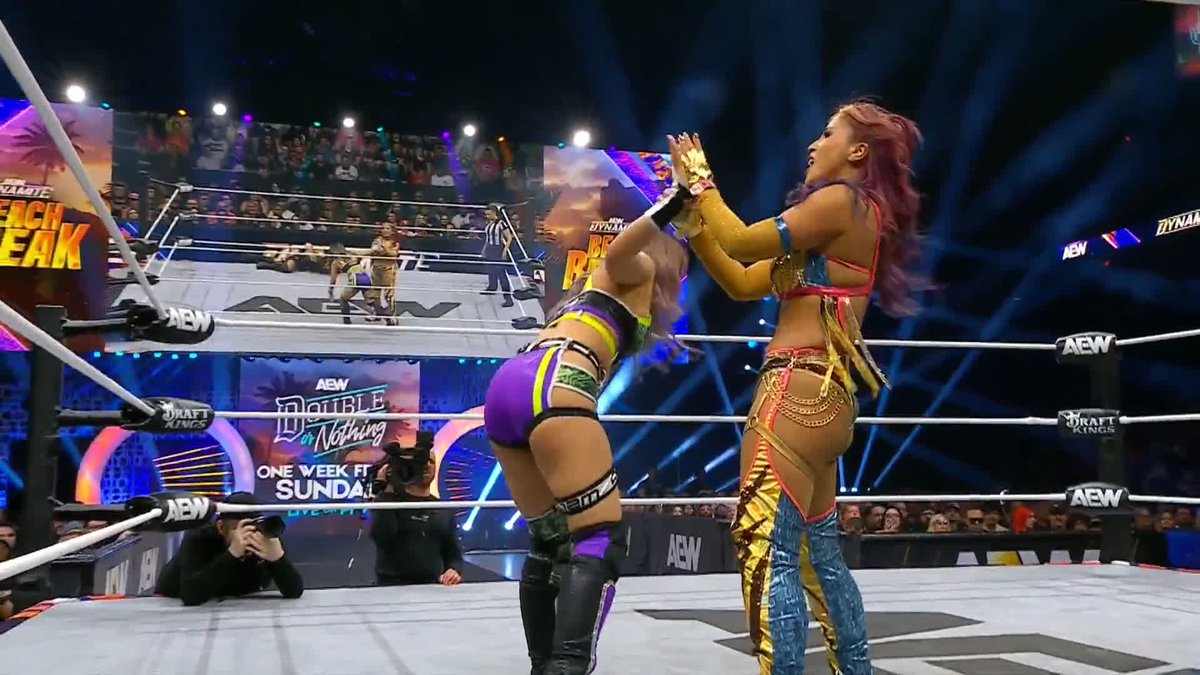 Bodies are flying all over the place in Chicago! Watch #AEWDynamite LIVE on TBS & MAX Mina Shirakawa♡白川未奈 | @SkyeByee | AZM (あずみ)