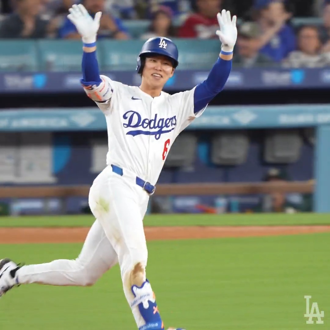 Don't underestimate Hyeseong's power. #StarWarsNight