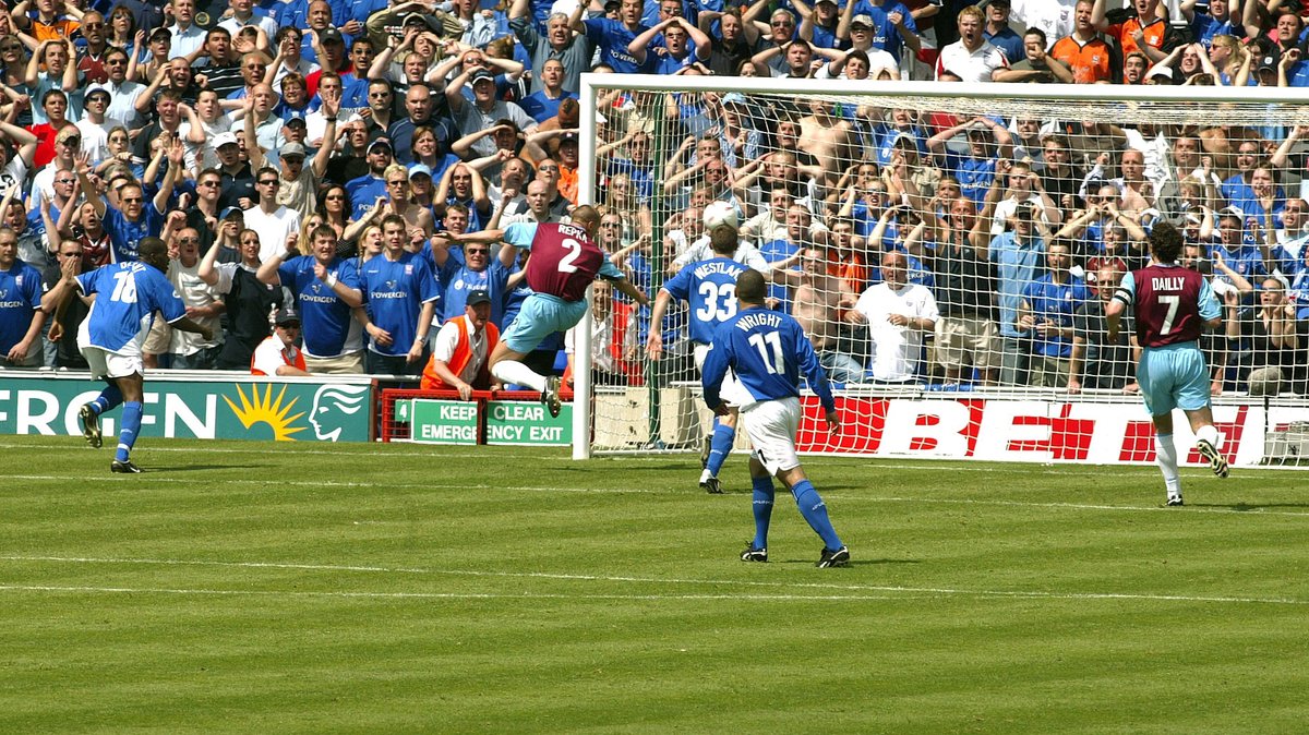 19 years ago today, Darren Bent scored in a 1-0 over West Ham 🔵 #ITFC