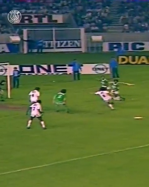 🚨Le but ICONIQUE dans les dernières secondes de la prolongation lors de la finale de la 𝒞ℴ𝓊𝓅ℯ 𝒹ℯ ℱ𝓇𝒶𝓃𝒸ℯ 1982 de Rocheteau 😍 Avec le regretté Francis Borelli qui va embrasser la pelouse du Parc ! 📆 C’était il y a 43 ans jour pour jour
