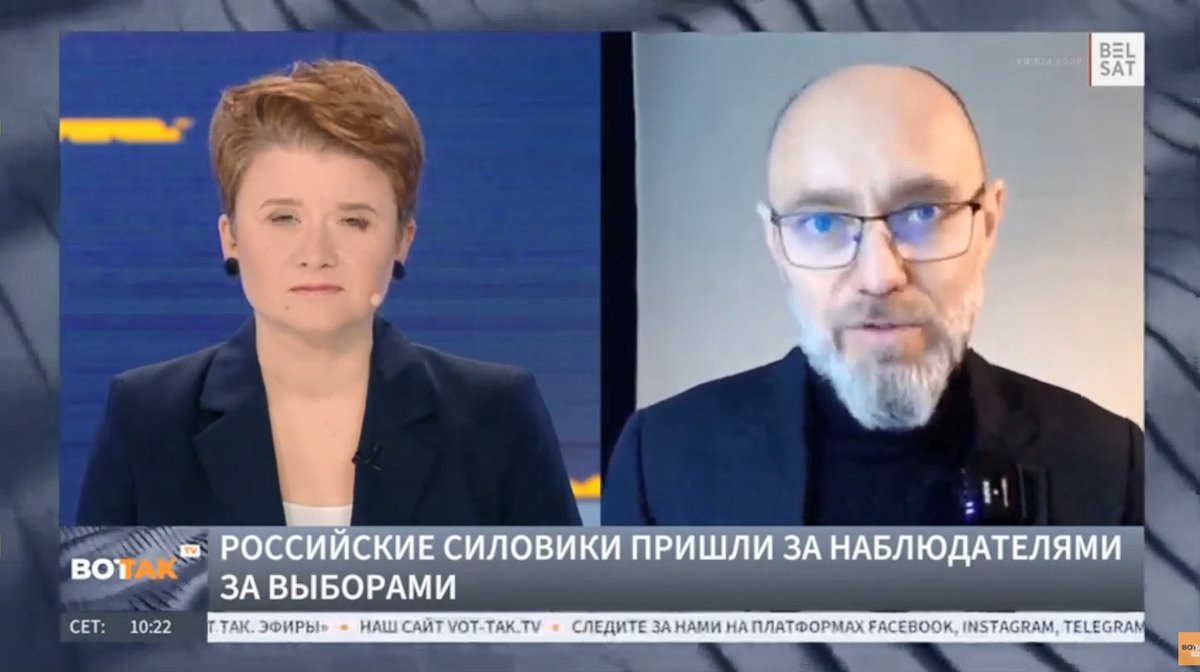 "Россия не ведёт войну" "Россия не ведёт войну", - до такого вот я сейчас договорился на эфире с прекрасной и уважаемой Masza Makarowa. Не знаю, зачем я это сказал, наверное, чтобы вы взяли в рот г-вна, плюнули в мою сторону и отписались. Но я действительно так думаю, хотя мог бы и промолчать. Мне кажется, что так думает и Grigory Melkonyants, с приговора которому мы начали этот репортаж. Разве стоит отдавать свою свободу, чтобы защищать избирательные права граждан, которые настолько безумны, что действительно, на полном серьезе решили поубивать соседей и поумирать самим за то, чтобы победить нац***стов, избравших своим Президентом русскоговорящего еврея... чтобы уничтожить биолаборатории боевых комаров... чтобы присоединить к стране ещё кусочек территории, которой ей так смертельно не хватает... и чтобы наконец поехать отдыхать в Крым, куда они и так каждый год ездили без виз, загранпаспортов и гор трупов? ☝️Как раз наоборот. Наблюдатель за выборами в России прекрасно знает устройство политической власти в России, знает, что "эти люди нас даже не представляют", что нет большей пропасти, чем пропасть между словами из высоких кабинетов и из плацкартных вагонов. Честно, самоотверженно служить России, как это делает Гриша, как это делают другие наблюдатели, можно только если своими глазами увидеть и своим мозгом понять, что Россия - прекрасная европейская страна, населенная прекрасным, трудолюбивым народом, владеющим огромными богатствами. Когда ты с 6 утра до 20 вечера погружен в поток этого народа... Пожилой с утра, молодеющий к вечеру... Когда ты ходишь по квартирам с выездной урной... Аккуратные старушки... Заброшенные старики... Как нож сквозь праздничный торт Наполеон, ты проходишь через все слои российского общества... И когда видишь как с 20 вечера до 6 утра голоса этих людей, их мысли, их желания крадутся у тебя перед глазами. Ты можешь видеть это не лично, но на видео. Ты можешь видеть это в аномалиях данных опубликованных результатов... Да и в отсутствии очередей к военкоматам, в конце концов это видно тоже... Войну ведёт безумный дед, которого никто не выбирал, который захватил власть в нарушение всех конституционных норм... ☝️Что, кстати, случалось с каждой евпропейской страной тоже... России - свободы! Украине - победы! Европе - мира! Ну всё... Теперь можете плюнуть...