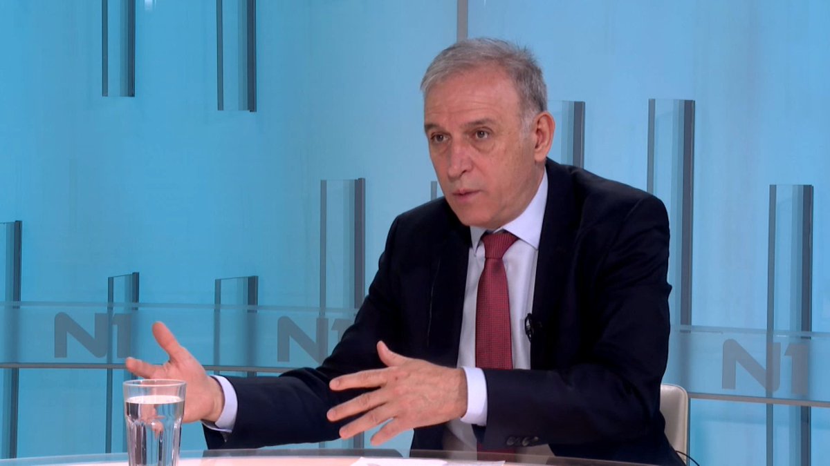 "Studenti se ponašaju kao ta deca koju volimo, imaju ogromno srce, ali postoje stvari koje ne znaju, jer nisu imali kako da saznaju. Sada već polako shvataju..." Predsednik SRBIJA CENTAR SRCE i narodni poslanik Здравко Понош #IzaVesti