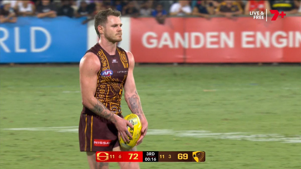 3QT: HAWKS IN FRONT! #AFLSunsHawks
