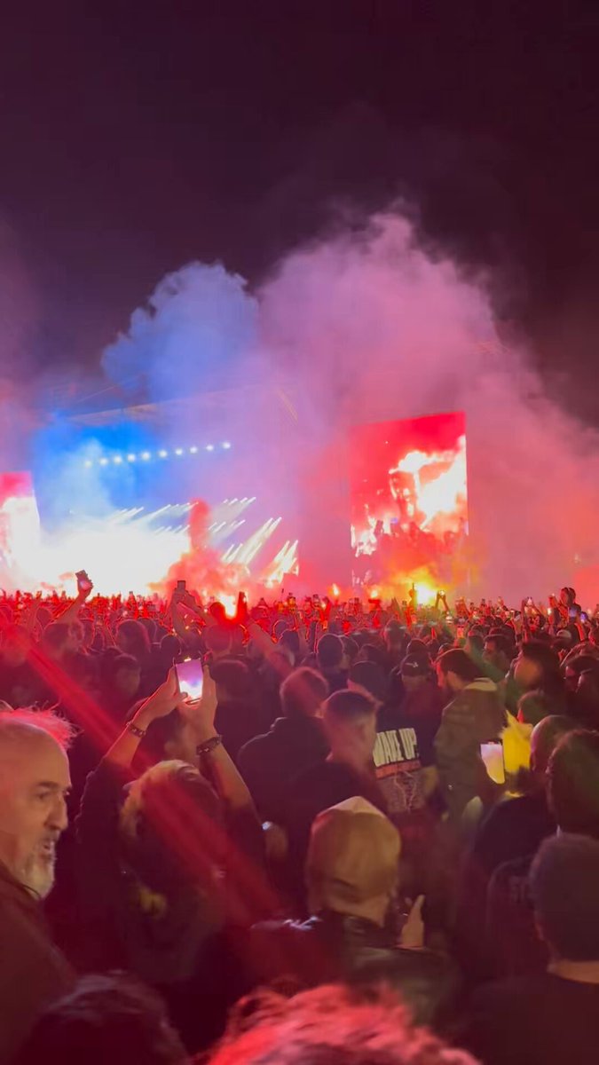eu queria que tivesse show do System Of A Down todos os dias, cara, que troço impressionante