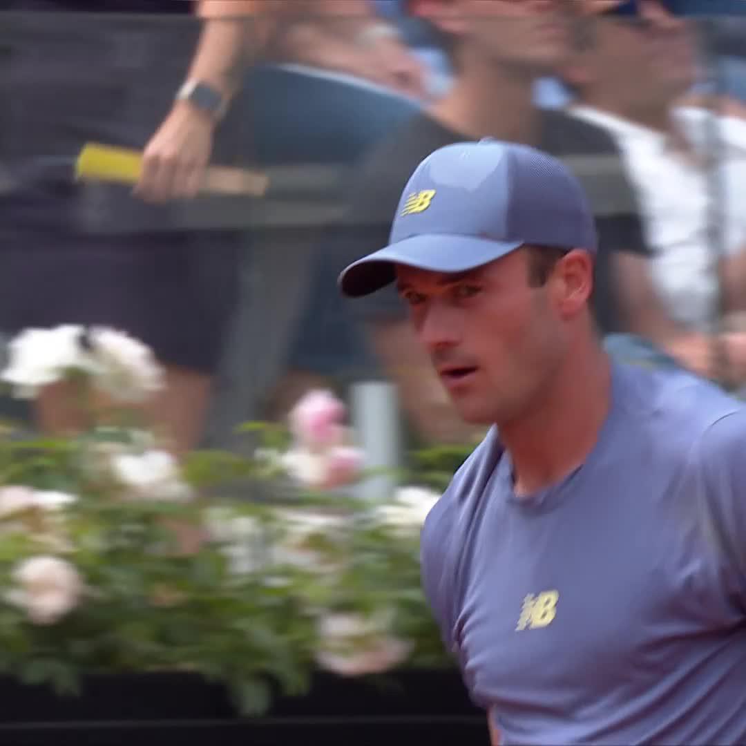 6 breaks of serve 4 breaks in a row 1 hour 16 mins 104 points played Tommy Paul takes the opener 7-6 vs Hurkacz A rollercoaster first set 🎢 #IBI25