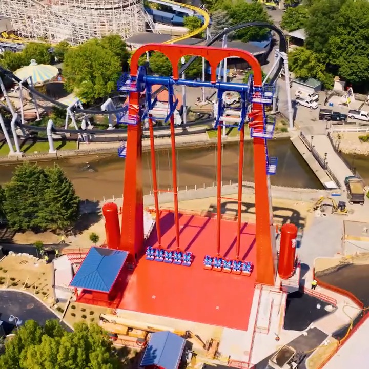 Our all-new Twizzlers-inspired adventure, #TwizzlersTwistedGravity, opens May 24! Leave gravity behind as you ascend 137 adrenaline-pumping feet, and experience multiple mind-bending zero G moments on the World’s Tallest Screamin’ Swing!