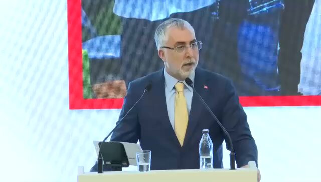 📣Bugün engelli vatandaşlarımız için bir müjdeyi daha duyurmak istiyoruz. ▪️10 bin engelli vatandaşımız için İşgücü Uyum Programı (İUP) kapsamında özel bir kontenjan tahsis ediyoruz. Bu sayede; engelli vatandaşlarımız kamu kurum ve kuruluşlarında kısmi zamanlı olarak çalışma hayatıyla buluşacak. Ayrıca özel sektöre geçişi de destekleyecek önemli eğitimlerle gerekli becerileri kazanacak. #EngellilerHaftası #EngelYok #EngelsizİŞKUR