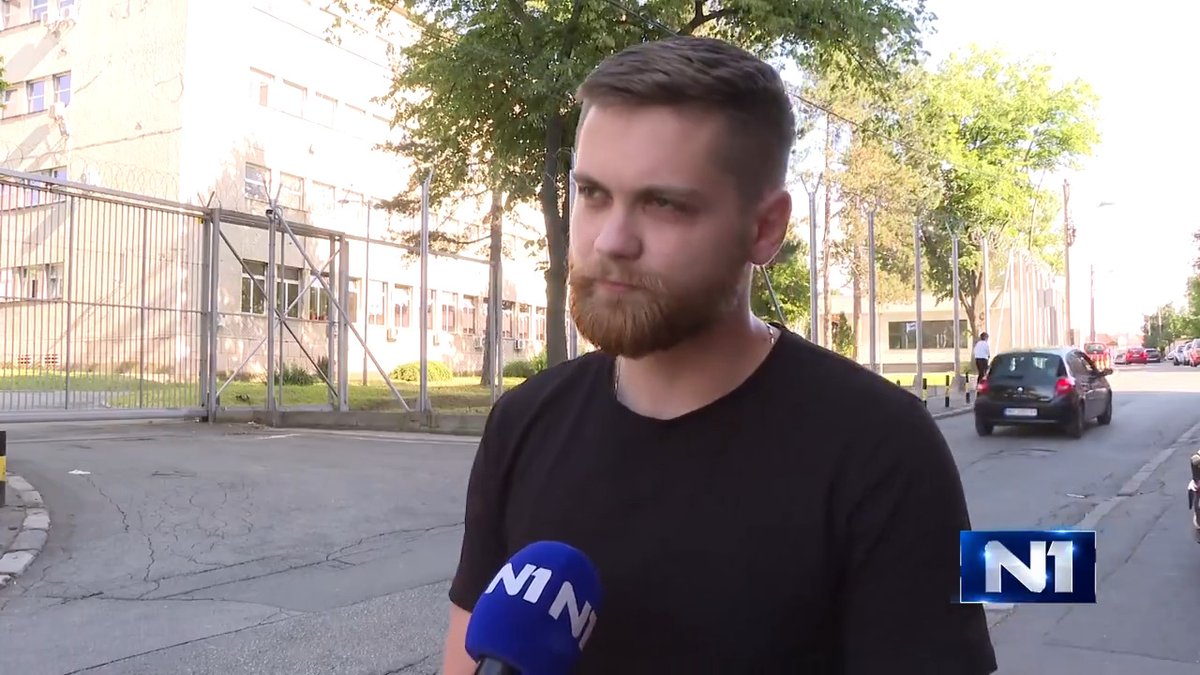 Sin Marije Vasić, koja štrajkuje glađu i žeđu, Milan Čanak izjavio je da ne zna da li je njegova majka prestala sa štrajkom, ali da zna da je u zatvorskoj bolnici priključena na infuziju. "Ko se danas probudio u Srbiji, probudio se u fašističkoj državi", rekao je Čanak.